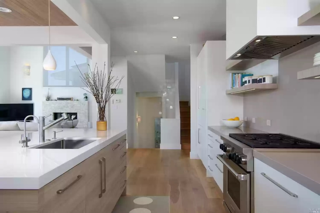 415 Greenwood living room