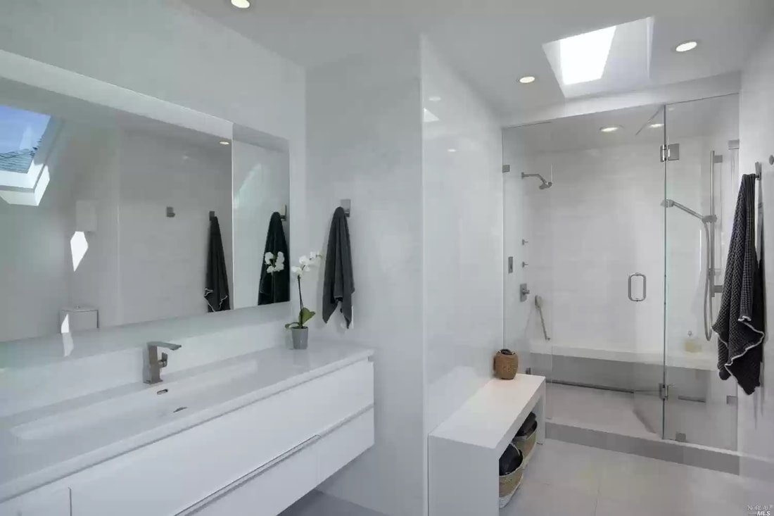 415 Greenwood bathroom